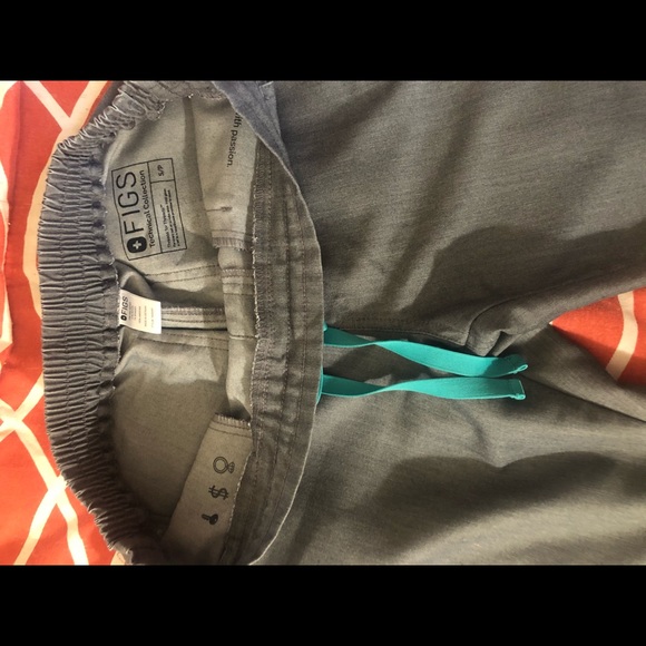 Figs Yola in S/P - Gray - Picture 3 of 7